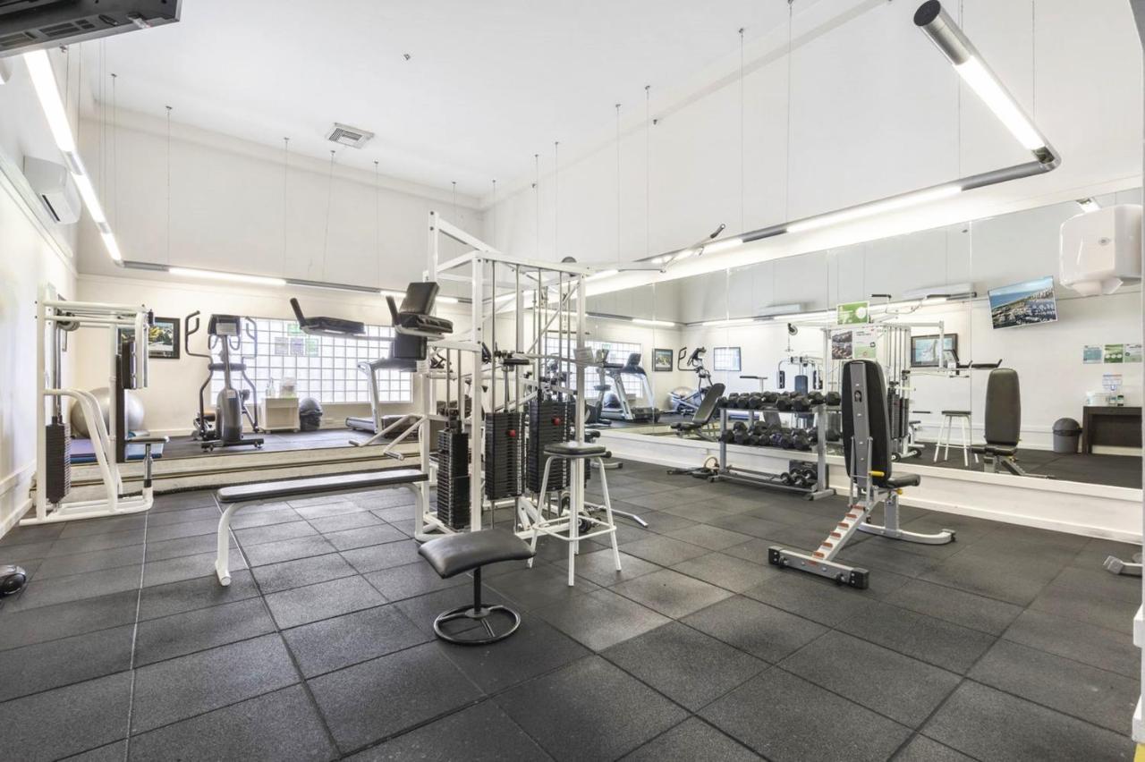 Beachside Apartment In The Heart Of Surfers Paradise - Free Parking Gold Coast Bagian luar foto