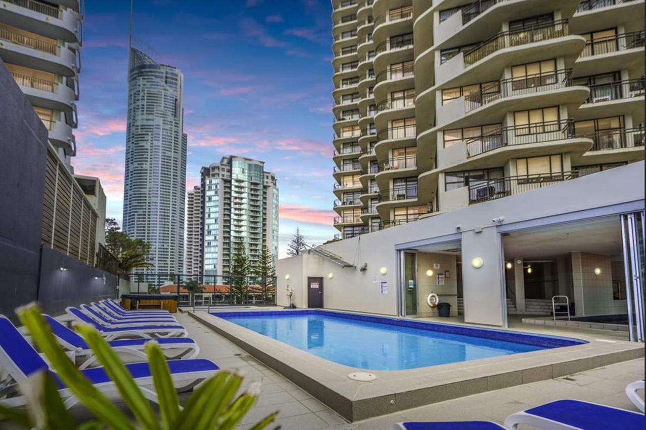 Beachside Apartment In The Heart Of Surfers Paradise - Free Parking Gold Coast Bagian luar foto
