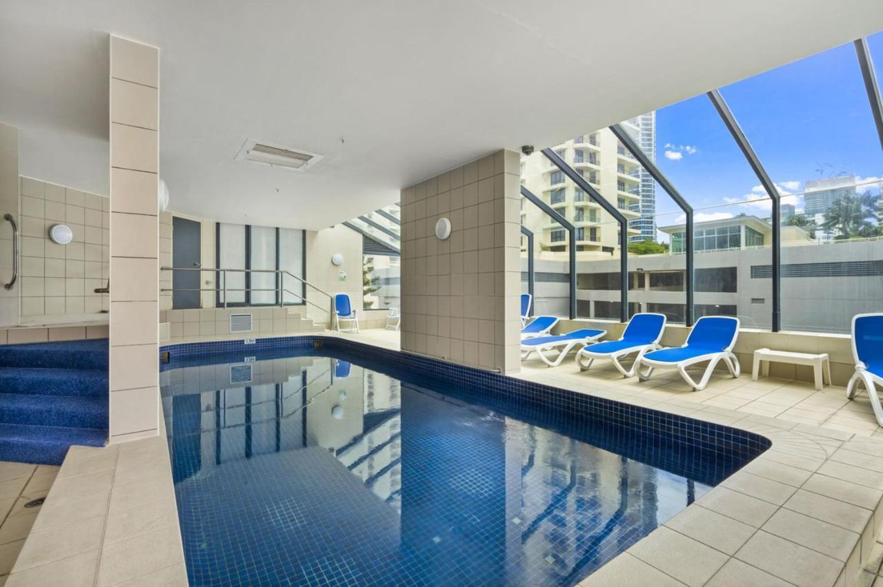 Beachside Apartment In The Heart Of Surfers Paradise - Free Parking Gold Coast Bagian luar foto