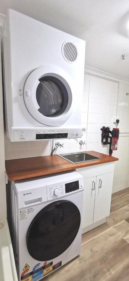 Beachside Apartment In The Heart Of Surfers Paradise - Free Parking Gold Coast Bagian luar foto