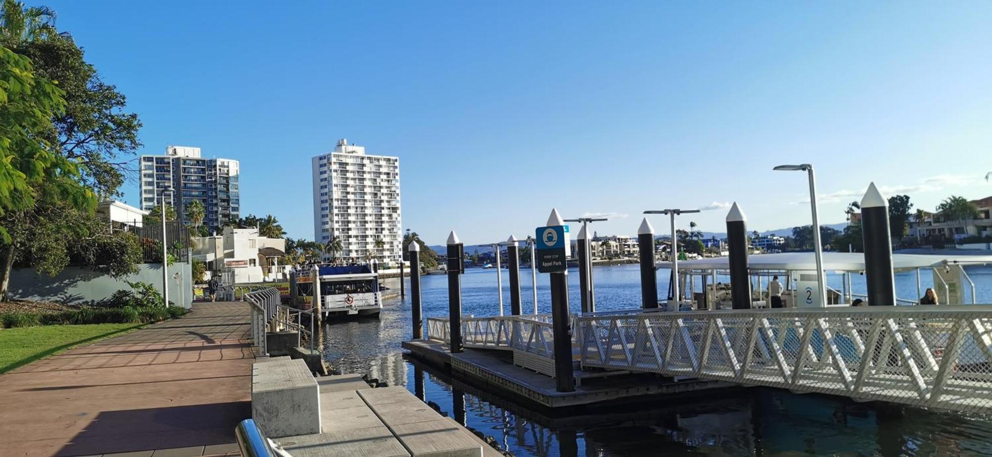 Beachside Apartment In The Heart Of Surfers Paradise - Free Parking Gold Coast Bagian luar foto