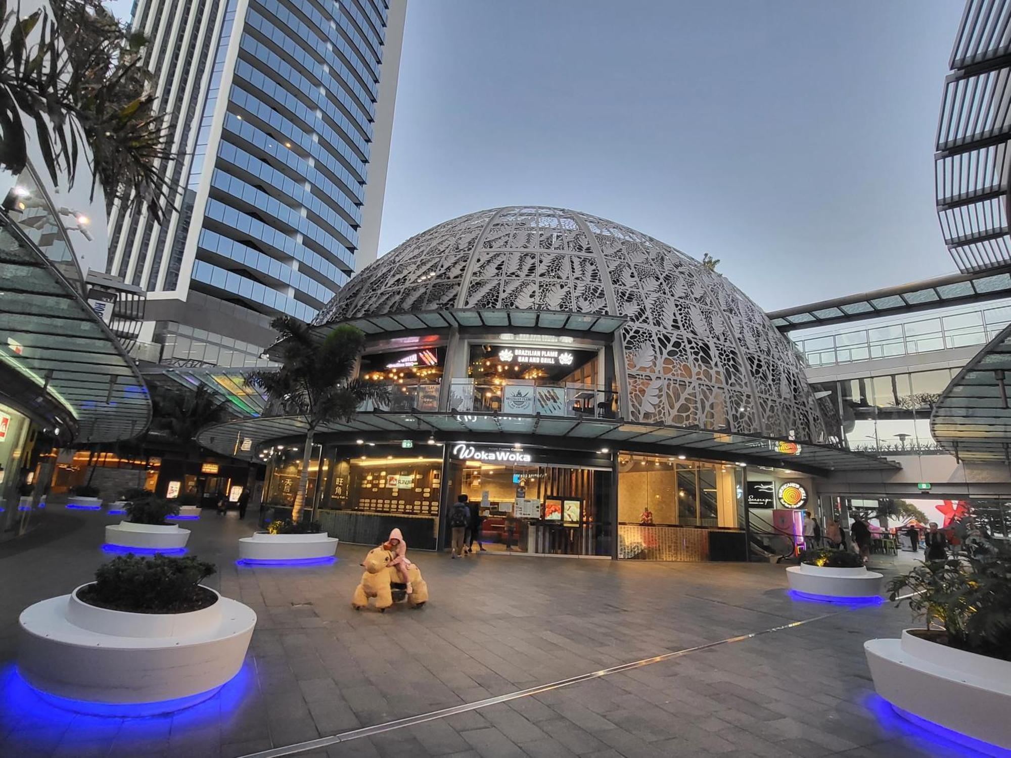 Beachside Apartment In The Heart Of Surfers Paradise - Free Parking Gold Coast Bagian luar foto